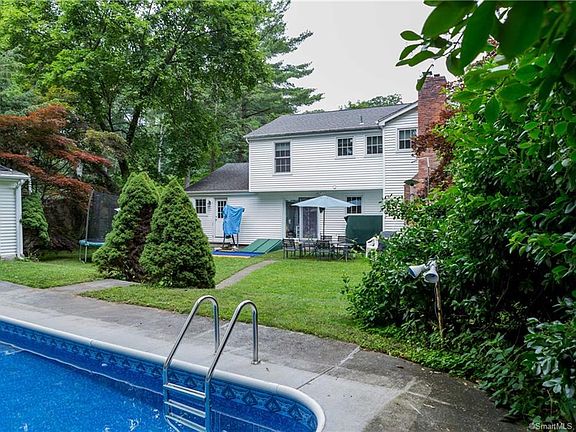 3rd image of 154 Rolling Wood Dr