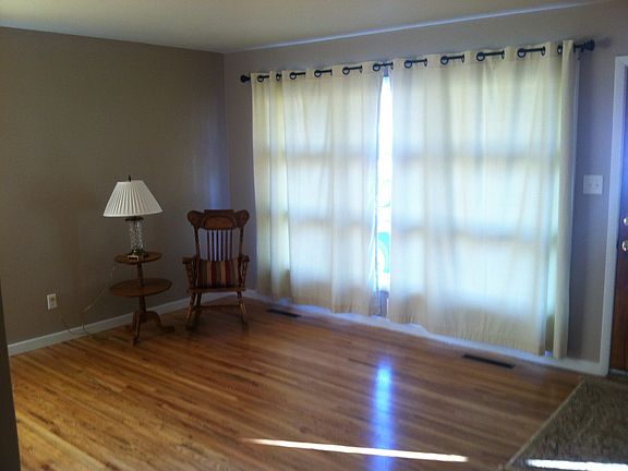 2nd image of 2860 Rebecca St
