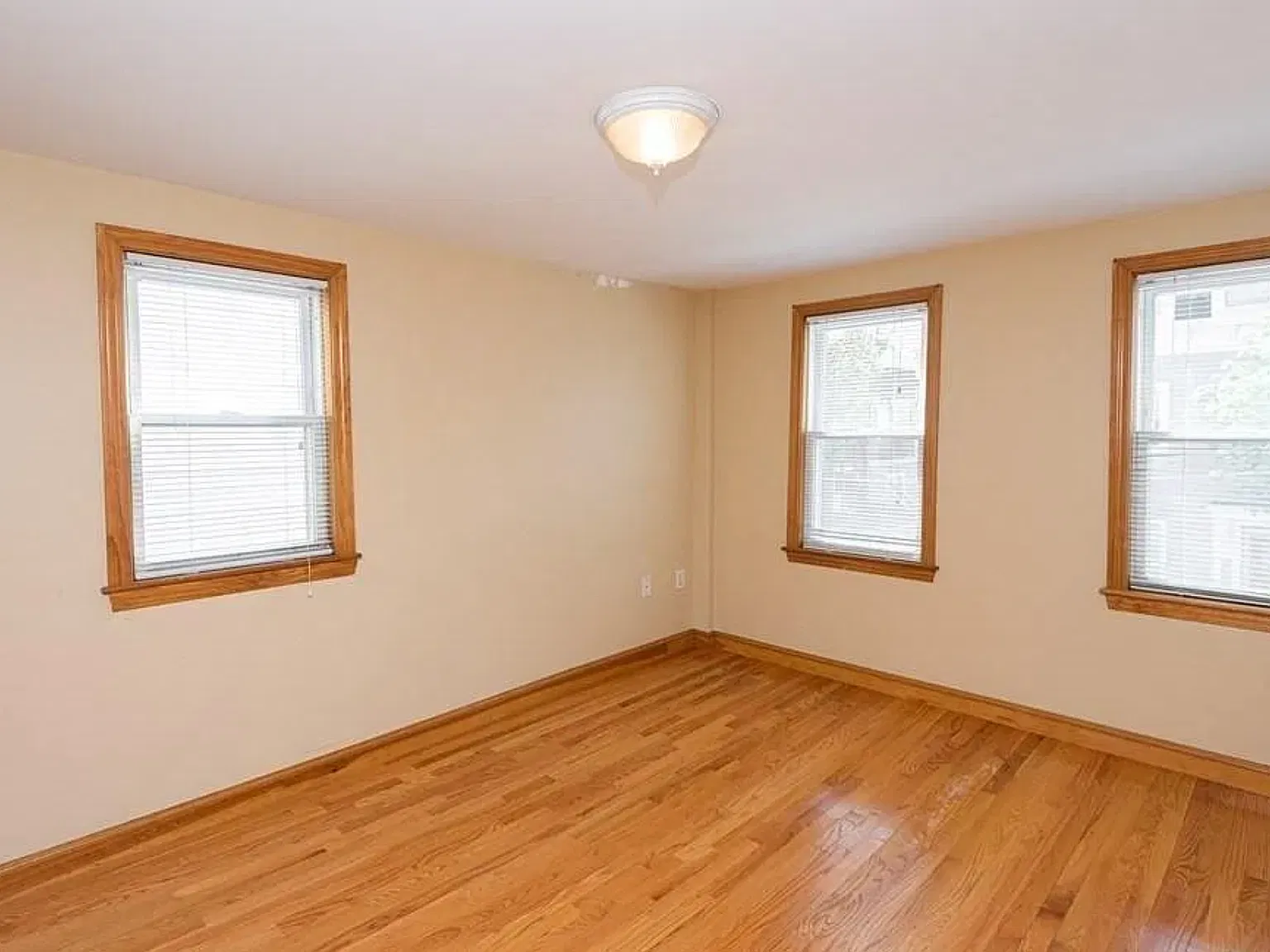 2 bed, 1008 sqft, $4,000 — Photo 4