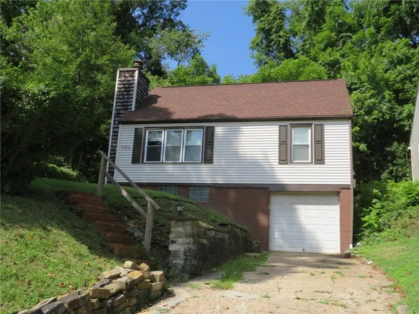 6222 Pleasant St, South Park, PA 15129