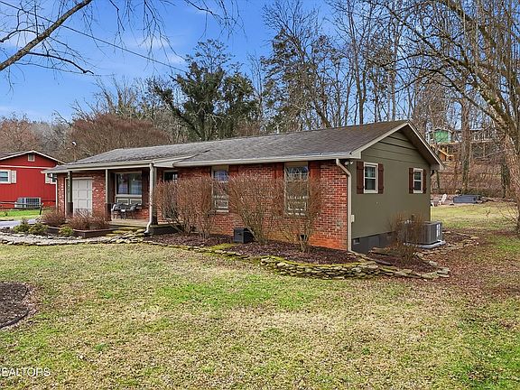 3rd image of 5127 Rebecca Ln