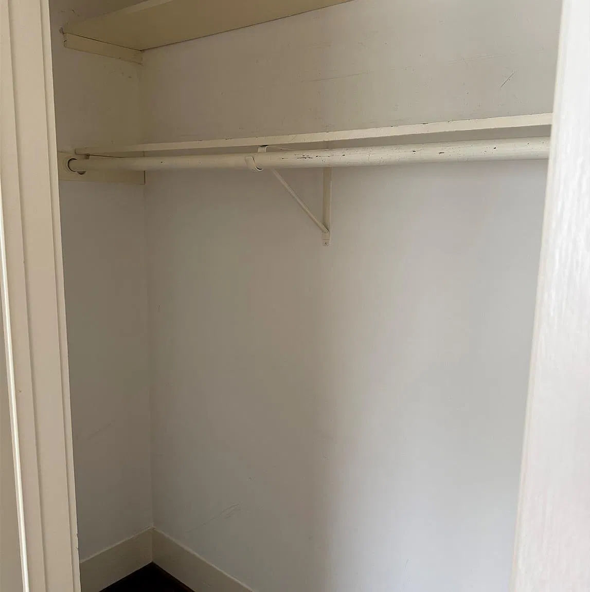 1 bed, 1.0 bath, 4360 sqft, $1,350 — Photo 3