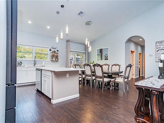 5th image of 922 Clearmont Street