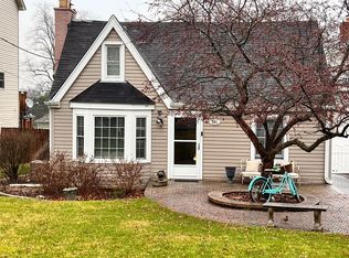 1N261 Stacy Ct, Glen Ellyn, IL 60137