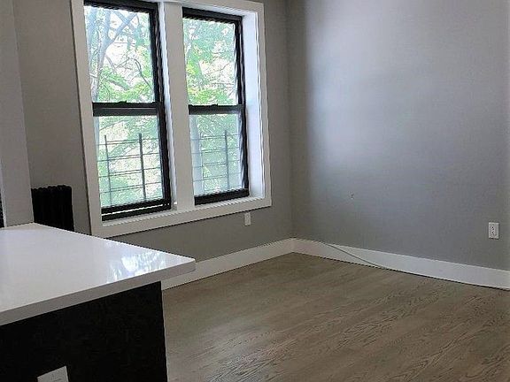 5th image of 35 Clarkson Ave APT 3D
