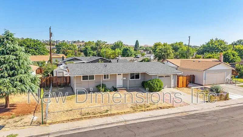 3 bed, 2.0 bath, 1105 sqft, $2,195 — Photo 3