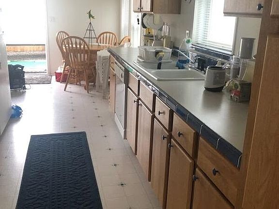 5th image of 122 Yucca Place SW #487
