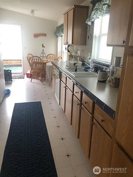 5th image of 122 Yucca Place SW #487