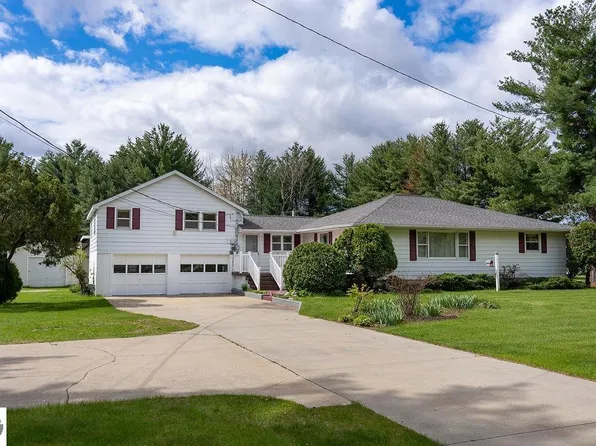 8824 E Pickard Rd, Mount Pleasant, MI 48858