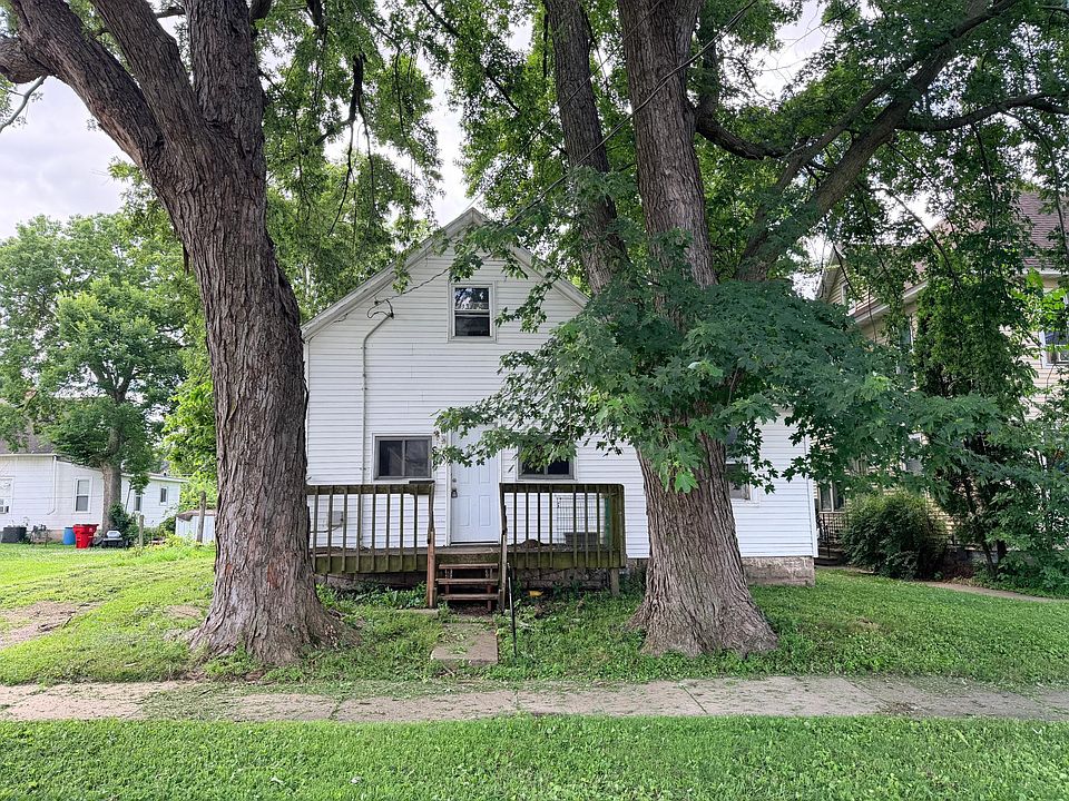 1st image of 808 5th Ave NE