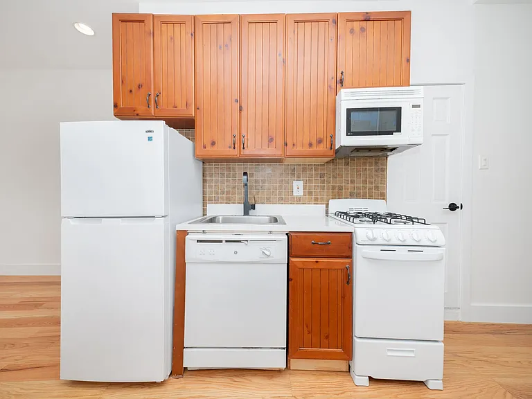 340 W 17th St #2B — Photo 11
