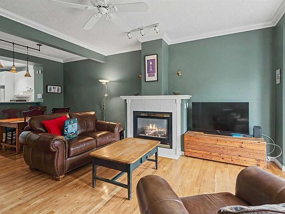 2nd image of 46 E Prestwick Gdns SE