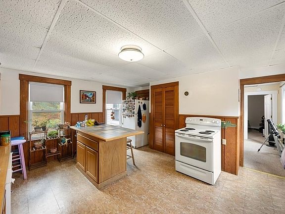 5th image of 34 Forest Ave