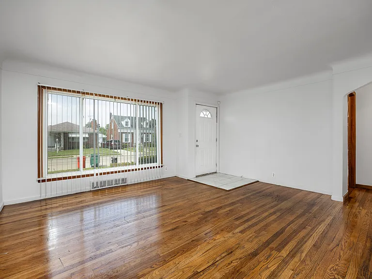 15630 Sprenger Ave — Photo 7