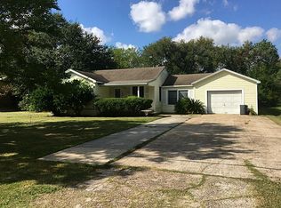 825 N Tarpey Rd, Texas City, TX 77591