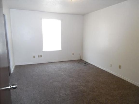 4th image of 3120 Phoenix Ave #B