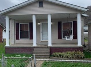 1111 Kanawha St, Hansford, WV 25103