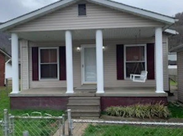 1111 Kanawha St, Hansford, WV 25103