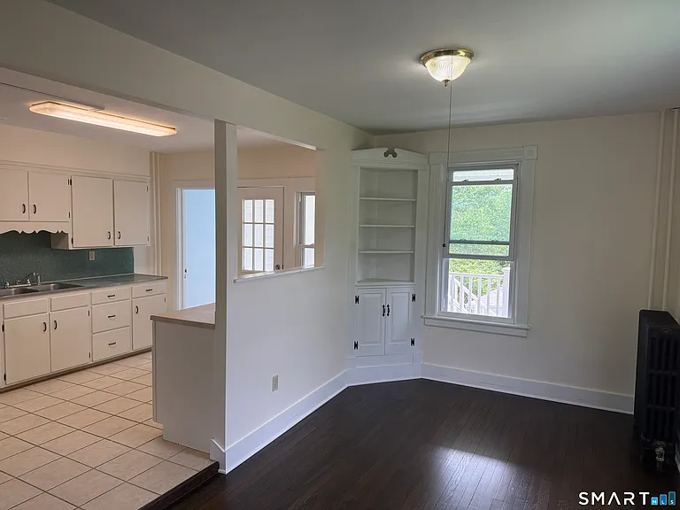 131 Eastern Dr — Photo 3