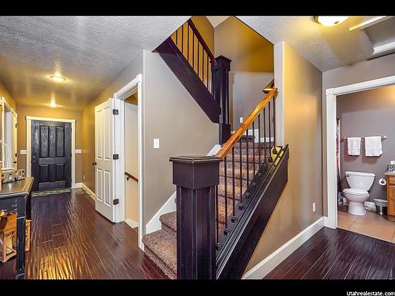 3rd image of 226 E Appaloosa Way