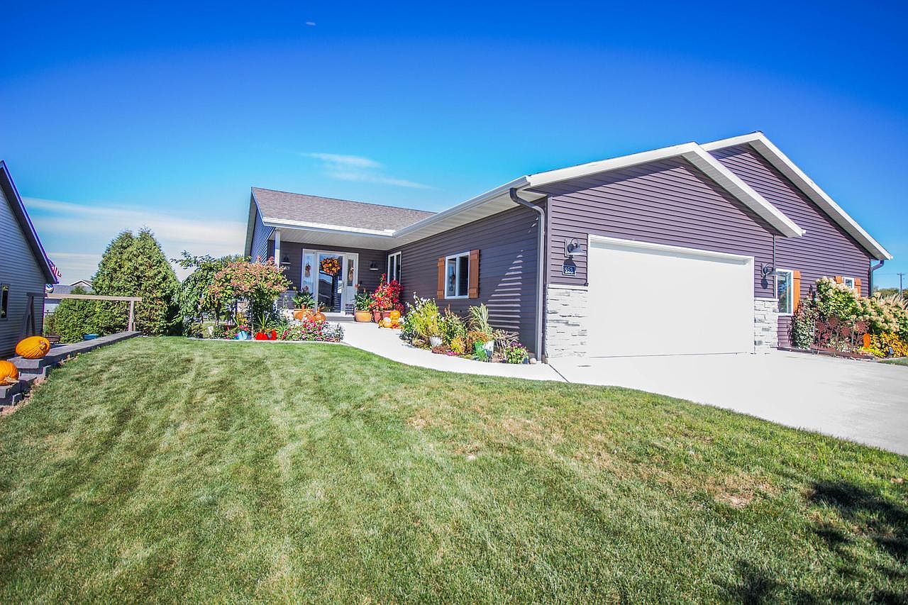 253 Christines WAY, Random Lake, WI 53075 Zillow