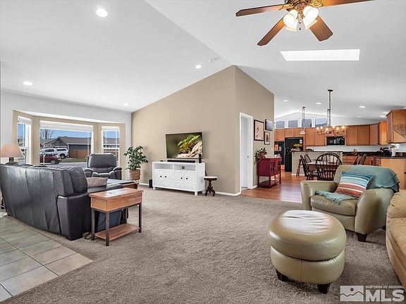 4th image of 1744 Oakwood Dr