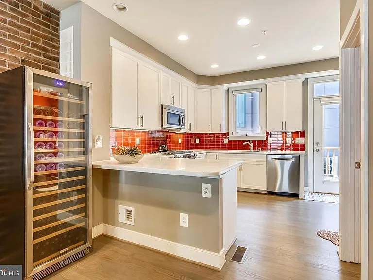 2908 Penny Ln — Photo 8