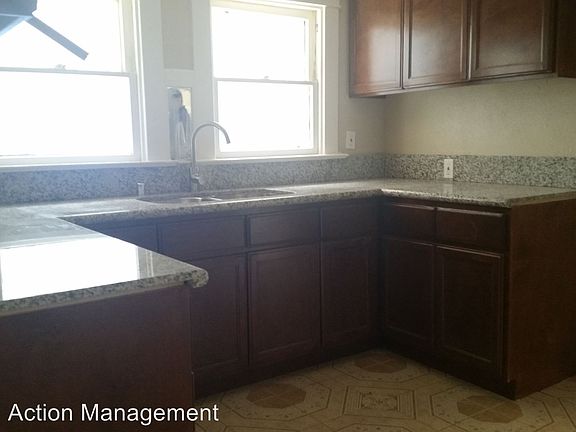 3rd image of 825 Stanley Ave