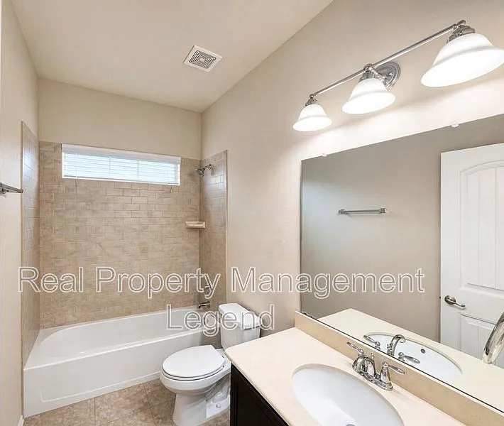 3 bed, 3.0 bath, 1539 sqft, $2,200 — Photo 4