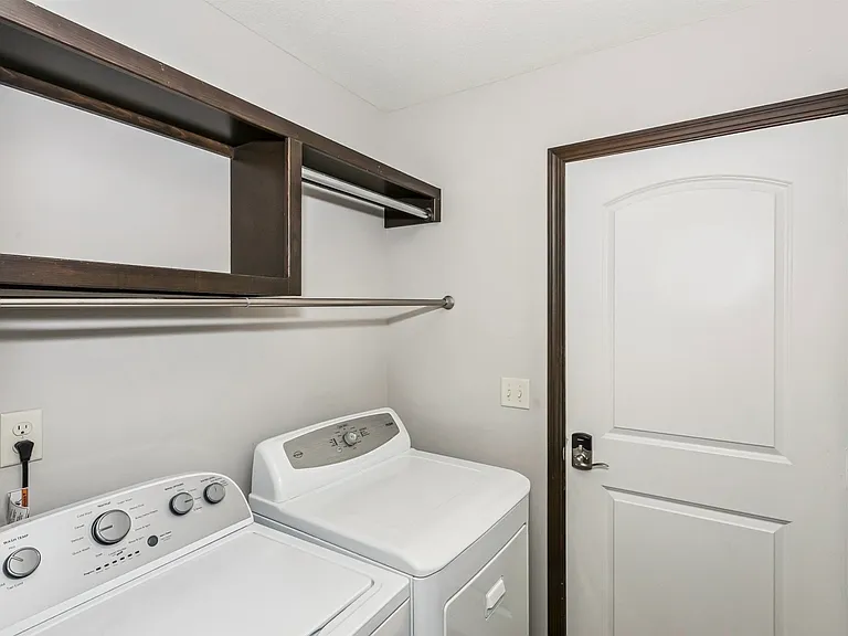 1200 E Northridge St — Photo 6