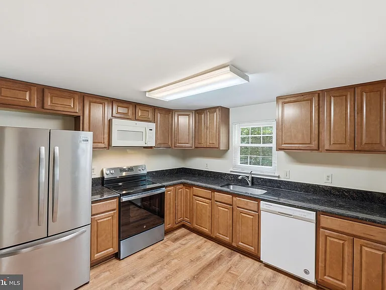 10065 Chestnut Wood Ln — Photo 8