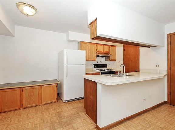 5th image of 3221 S Canal St APT C