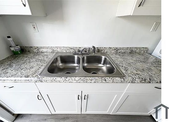 2nd image of 2007 Beautiful Ave