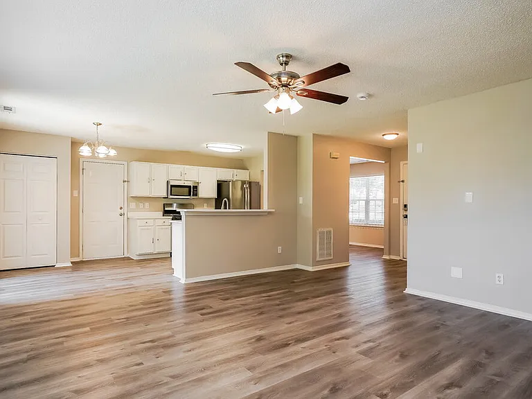 6333 Saybrooke Dr — Photo 4
