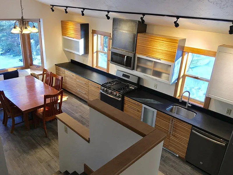 1331 Nelson Ln — Photo 2