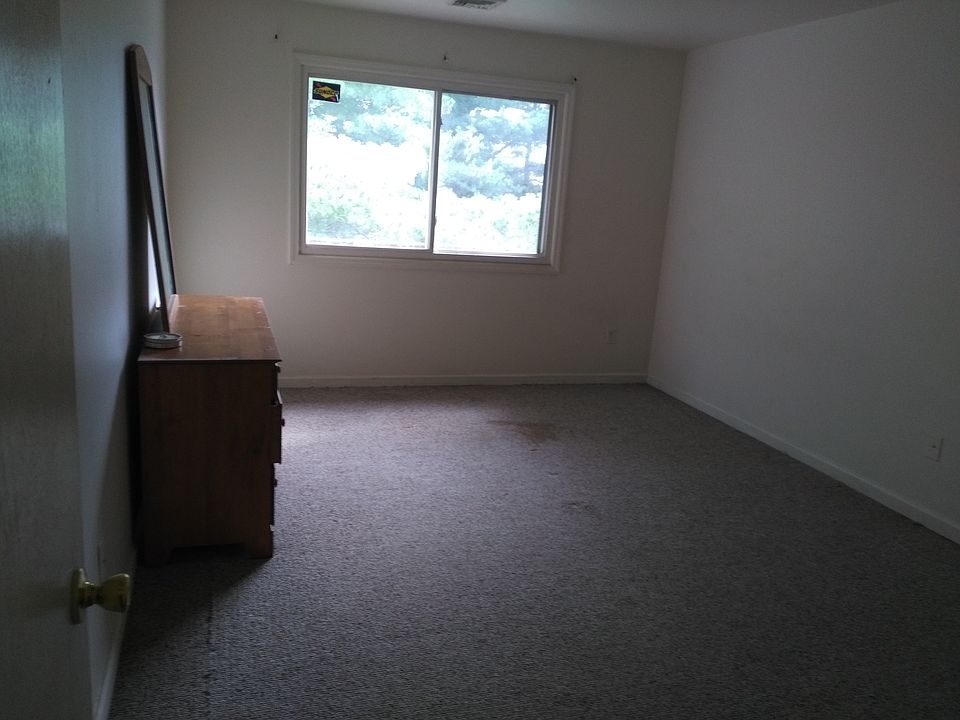 2nd image of 87 College Dr