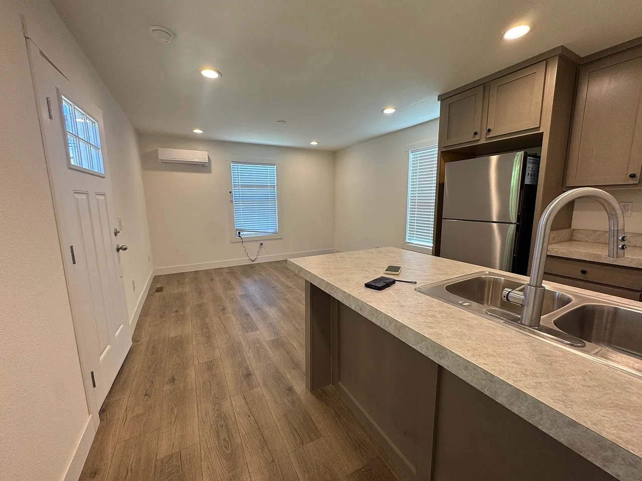 2 bed, 637 sqft, $1,850 — Photo 2