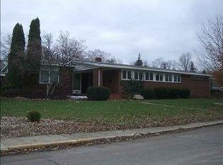 655 E John St, Nappanee, IN 46550