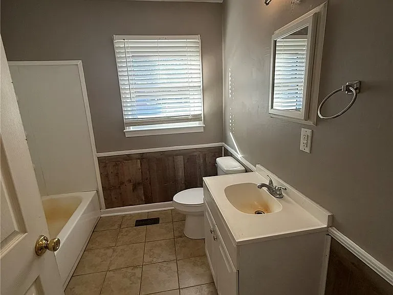 2223 Carbine St — Photo 6
