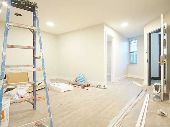 4th image of 1918 Pacific St #1