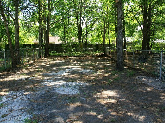 3rd image of 110 Roberta Dr #B