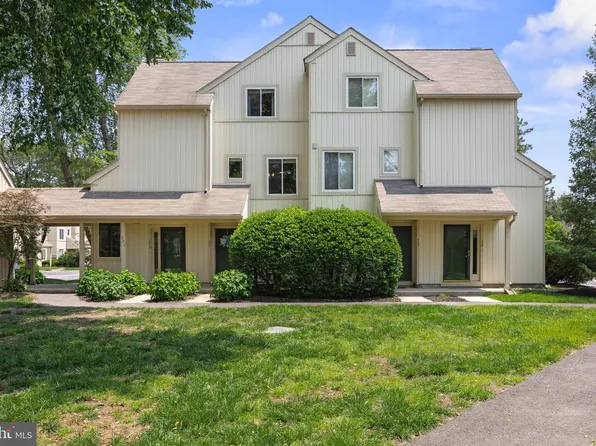 321 Woodlake Dr, Marlton, NJ 08053