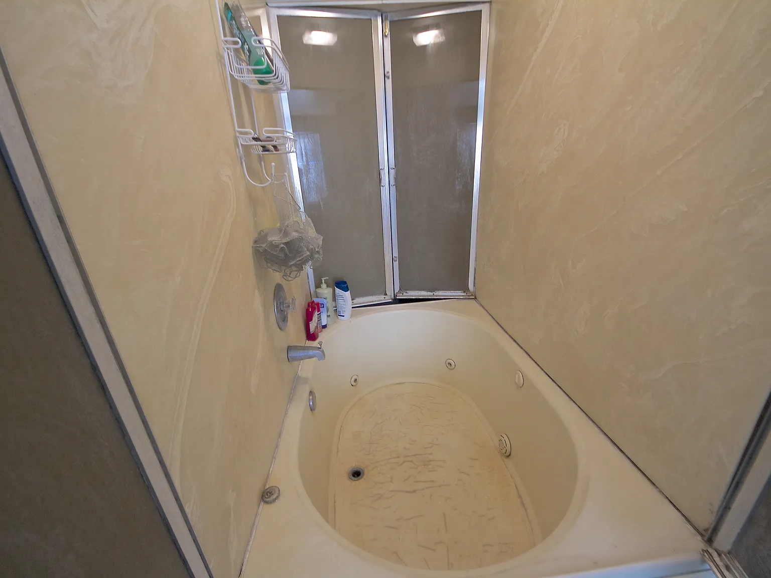 4 bed, 1408 sqft, $485 — Photo 2