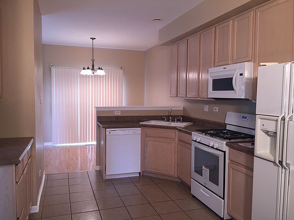 3rd image of 943 Parkhill Cir