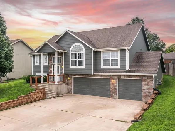 218 S Melrose Ln, Tonganoxie, KS 66086