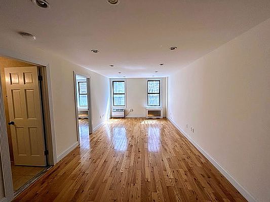 1st image of 135 E 17th St #5S