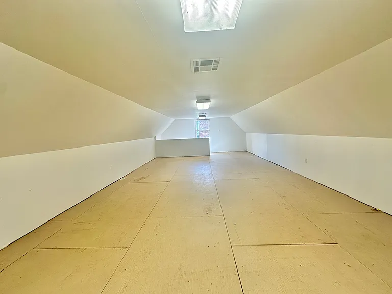 703 Kentland Dr — Photo 34
