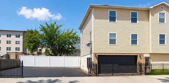 3rd image of 272-274 Orange St