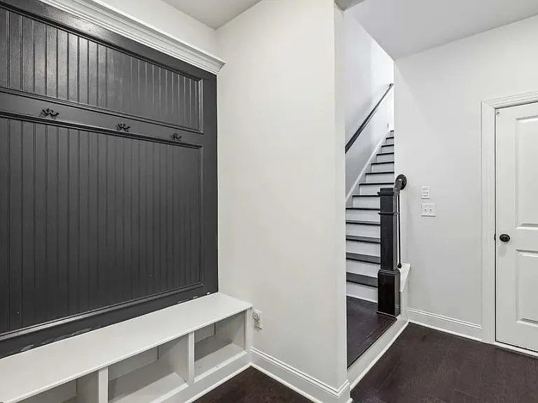 687 Avondale Creek Dr — Photo 19