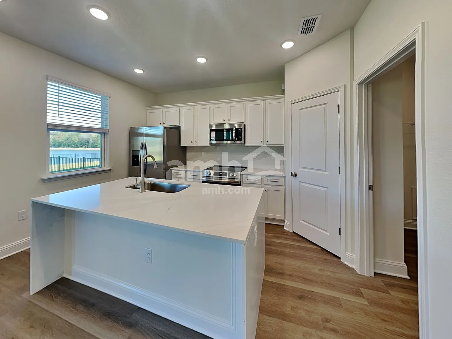 3 bed, 2.5 bath, 1685 sqft, $2,170 — Photo 3